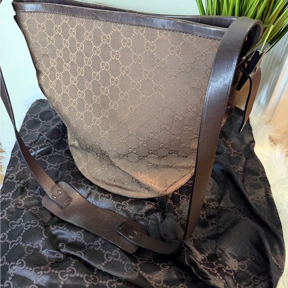 Gucci Brown Monogram Shoulder Bag - Picture 3 of 4